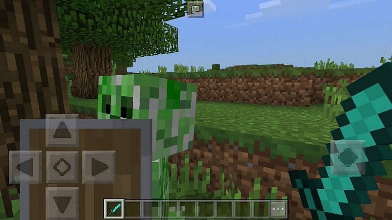 Shield blocking creeper (Image via Minecraft Wiki)